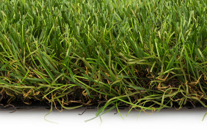 Close up zijaanzicht van kunstgras mat type Cypress met poolhoogte 45 millimeter vezels in groene kleur