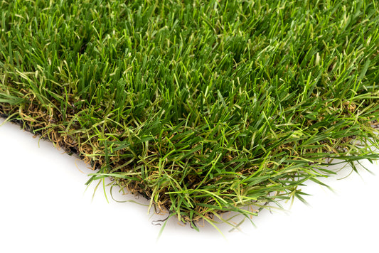 Close up van kunstgras mat type Cypress met poolhoogte 45 millimeter vezels in groene kleur